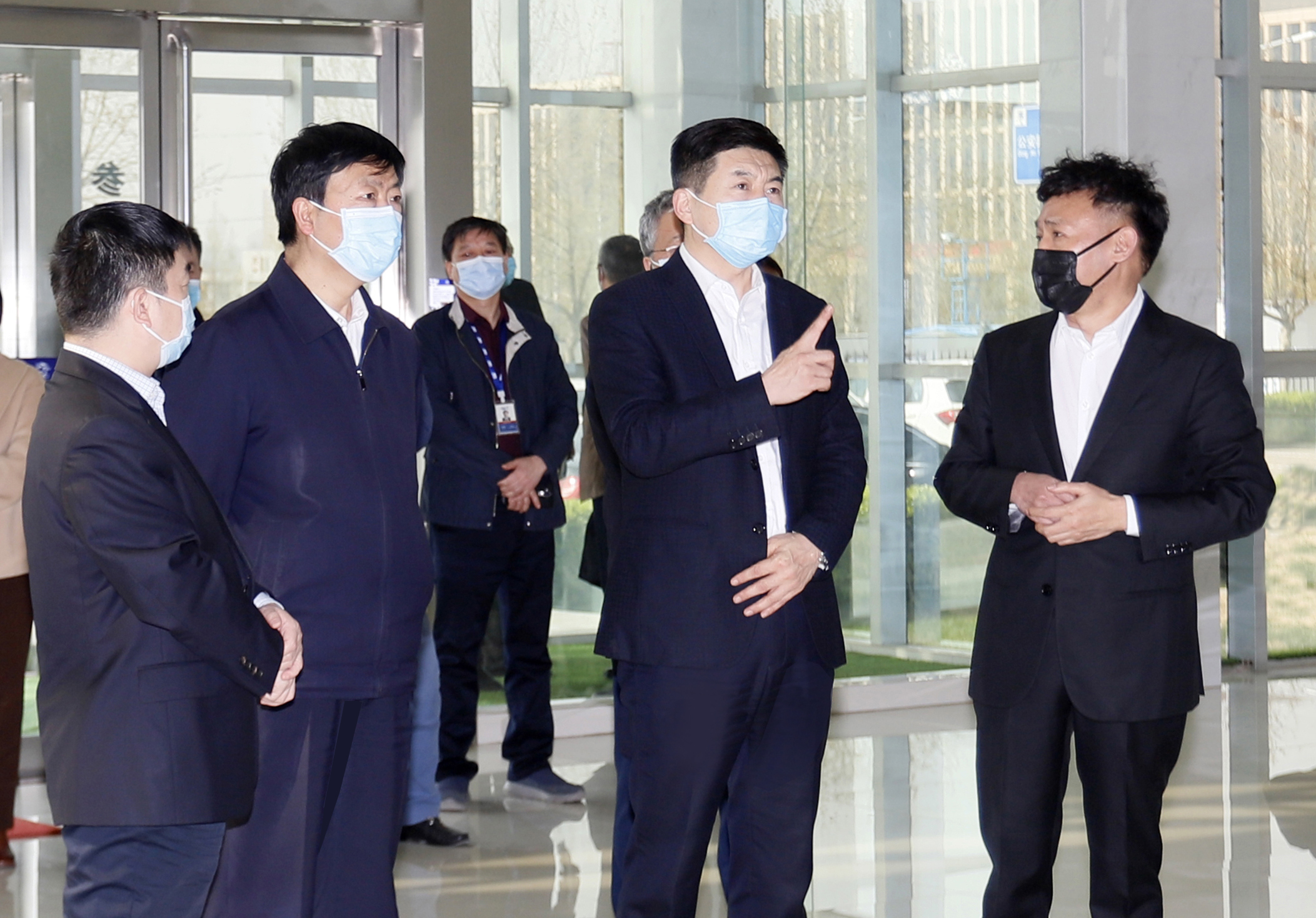 河南省委常委、副省長費東斌蒞臨 花花牛乳業集團調研